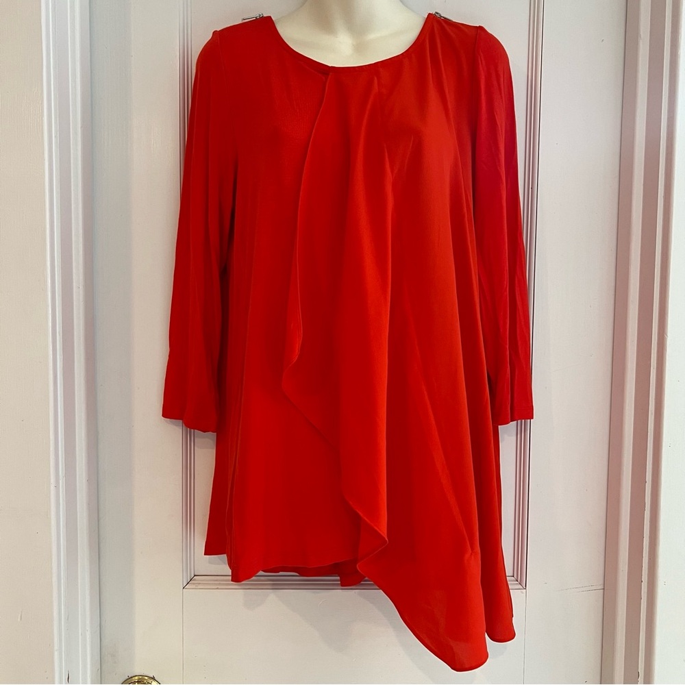 Beautiful Red Rafaella Top with Zipper Accents on Shoulders Womens Size Medium